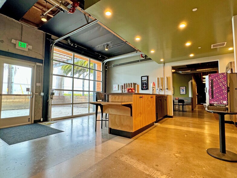 More Photos Of 6307 Carpinteria Ave, Carpinteria Loft Creative Space For Lease