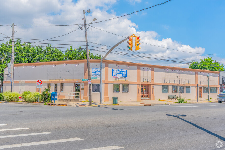 Primary Photo Of 190-196 Merrick Rd, Merrick Storefront For Lease