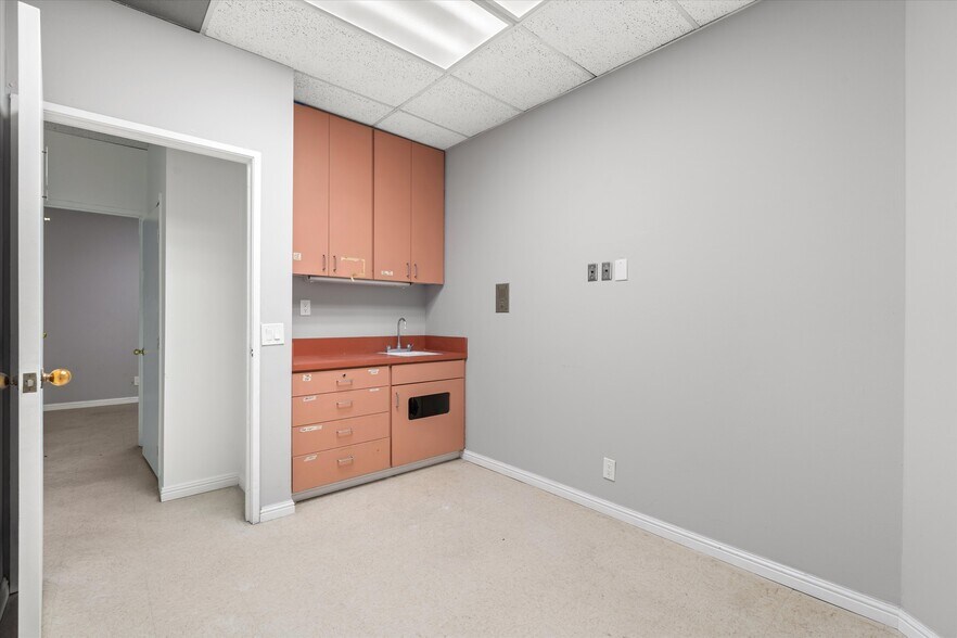 More Photos Of 12321 Hawthorne Blvd, Hawthorne Medical For Sale