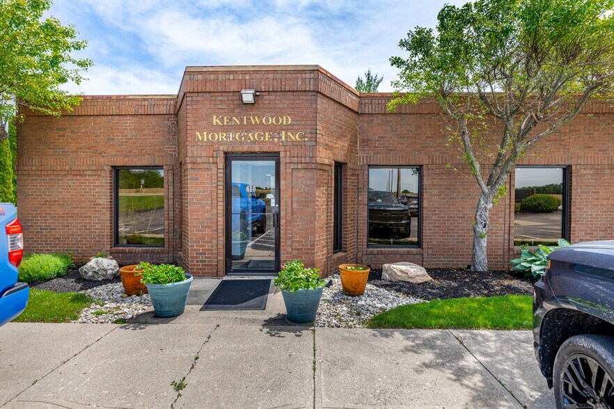 Primary Photo Of 610 N Main St, Springboro Medical For Lease