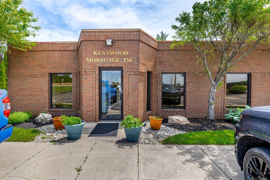 Primary Photo Of 610 N Main St, Springboro Medical For Lease