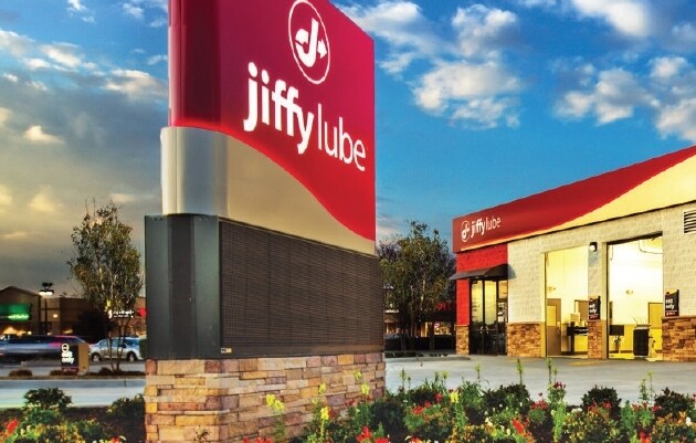 Primary Photo Of 6630 N 72nd St, Omaha Auto Repair For Sale