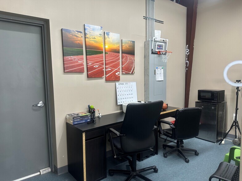 More Photos Of 3750 Limmer Loop, Hutto Storefront Retail Office For Lease