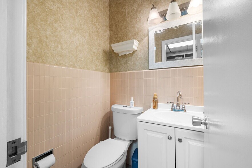 More Photos Of 1701 66th St N, Saint Petersburg Medical For Sale