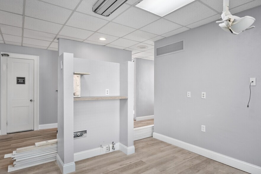 More Photos Of 614 S Main St, Blacksburg Medical For Sale