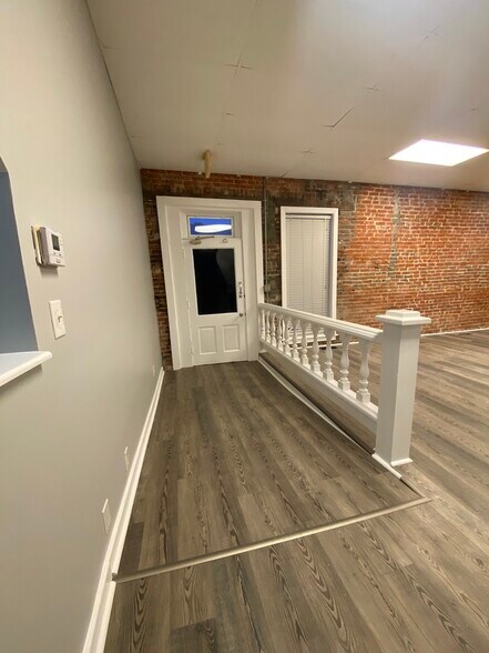 More Photos Of 2514 College Ave, Alton Specialty For Lease