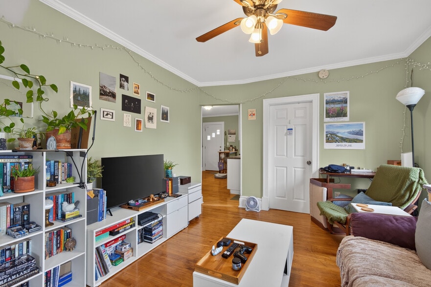 More Photos Of 446 Madison St NE, Minneapolis Multifamily For Sale