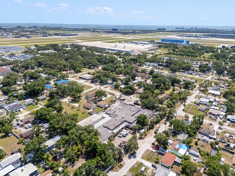 More Photos Of 4214 W Virginia Ave, Tampa Warehouse For Lease