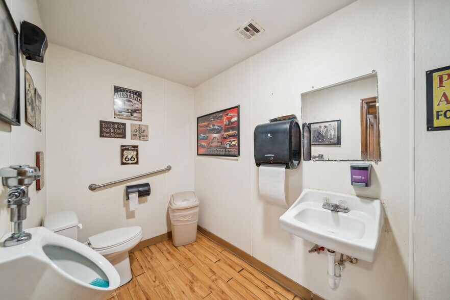 More Photos Of 319 E Illinois Ave, Vinita Restaurant For Sale