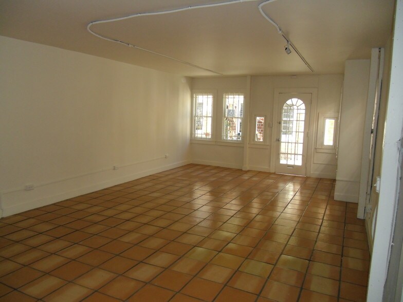 More Photos Of 517 Ocean Front Walk, Venice Storefront Retail Office For Lease