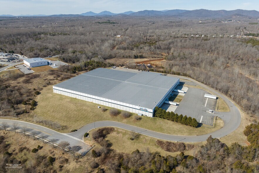 More Photos Of 314 Jefferson Ridge Pky, Lynchburg Distribution For Lease