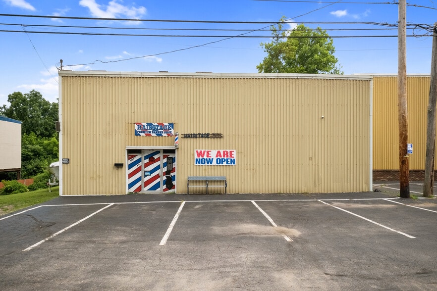 More Photos Of 2515 U.S. Route 60 E, Huntington Storefront For Sale