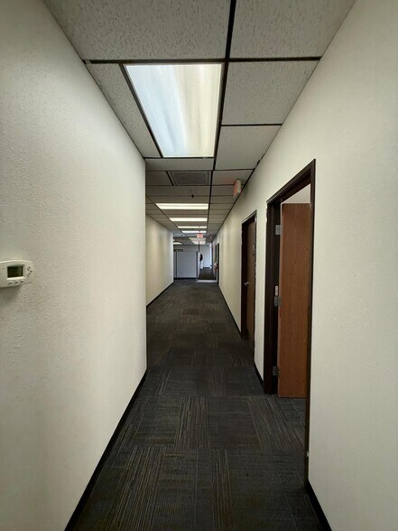 More Photos Of 7979-7989 Vickers St, San Diego Flex For Lease