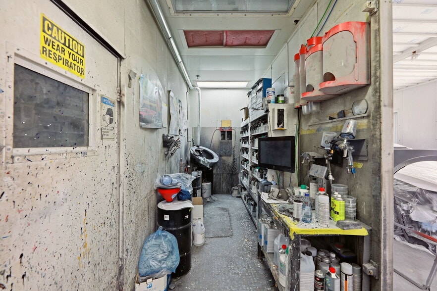 More Photos Of 13036 Lake City Way NE, Seattle Auto Dealership For Sale