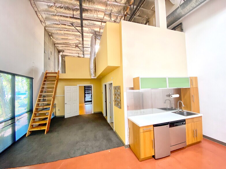 More Photos Of 4320 Redwood Hwy, San Rafael Warehouse For Sale