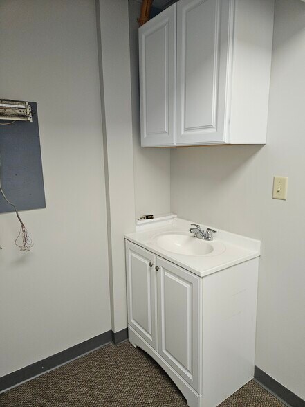 More Photos Of 118 Long Pond Rd, Plymouth Medical For Lease