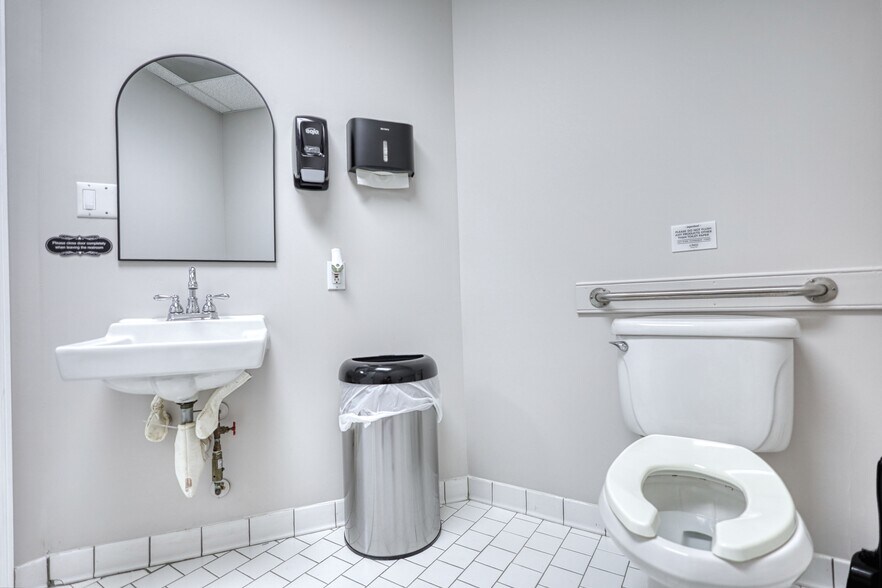 More Photos Of 1229 Royal Dr, Conyers Office For Sale