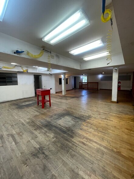 More Photos Of 513 S Main St, Moscow Storefront For Lease