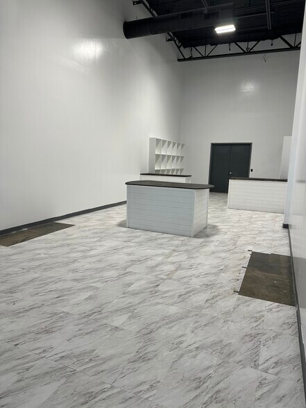 More Photos Of 2661 Midway Rd S, Carrollton Showroom For Lease