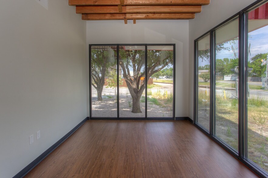 More Photos Of 1800 W Bowie St, Fort Worth Loft Creative Space For Lease