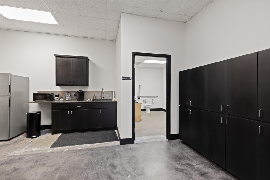 More Photos Of 501 N 3rd St, Longview Office For Sale