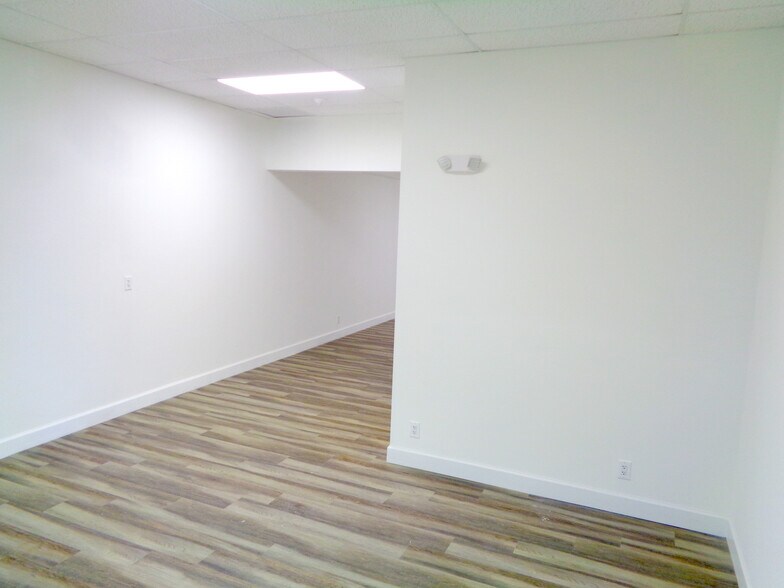 More Photos Of 11300-11354 Wiles Rd, Coral Springs General Retail For Lease