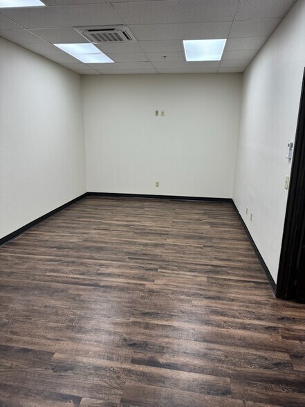 More Photos Of 2400 Lakeview Dr, Amarillo Office For Sale