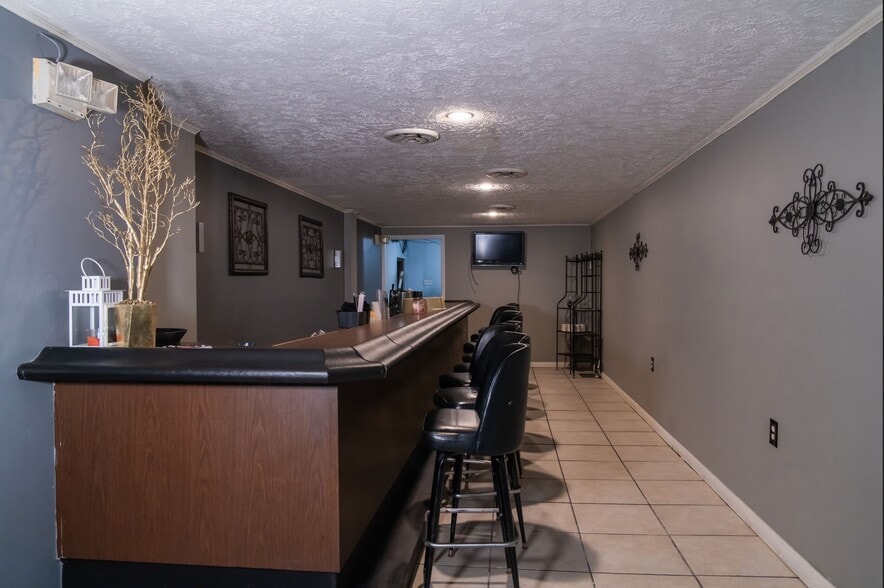 More Photos Of 1562 Island Ave, McKees Rocks Restaurant For Sale