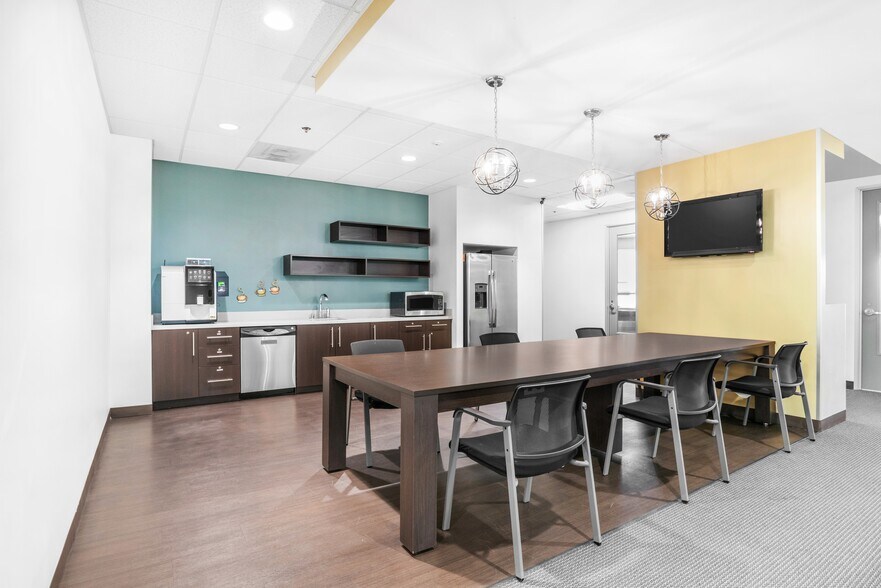 More Photos Of 4900 California Ave, Bakersfield Coworking Space