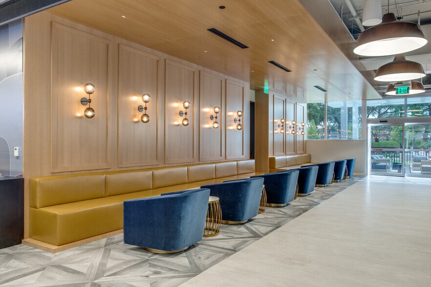 More Photos Of 5400 Lyndon B Johnson Fwy, Dallas Unknown For Lease