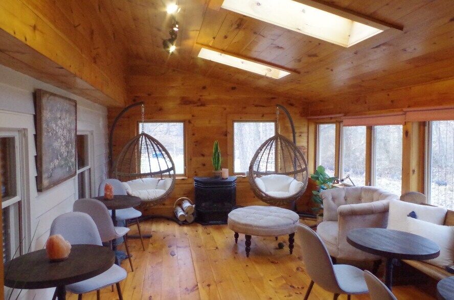 More Photos Of 133 Main St, High Falls Office For Lease