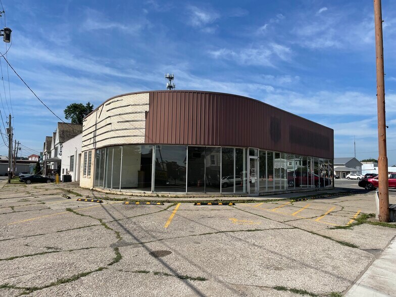 More Photos Of 167 Cleveland St, Elyria Freestanding For Sale