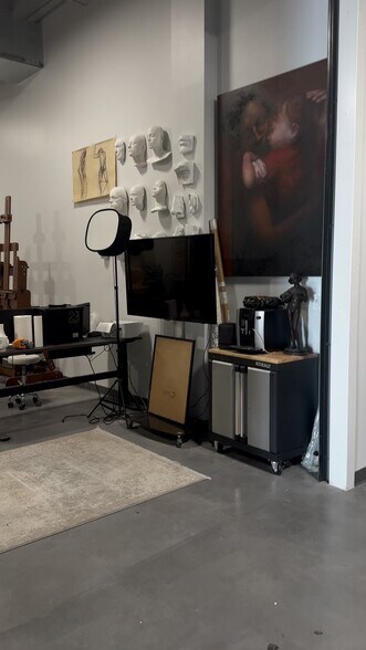 Primary Photo Of 4229 N FM 620 Hwy, Austin Showroom For Sale