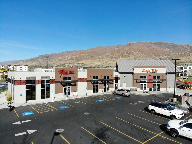 More Photos Of 426 No Cabelas Dr, Farmington Fast Food For Sale