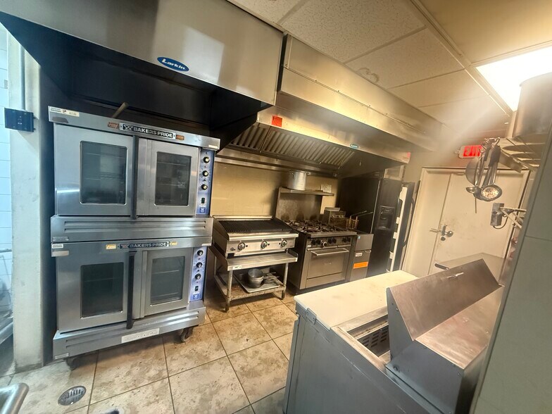 More Photos Of 336 E International Speedway Blvd, Daytona Beach Restaurant For Sale