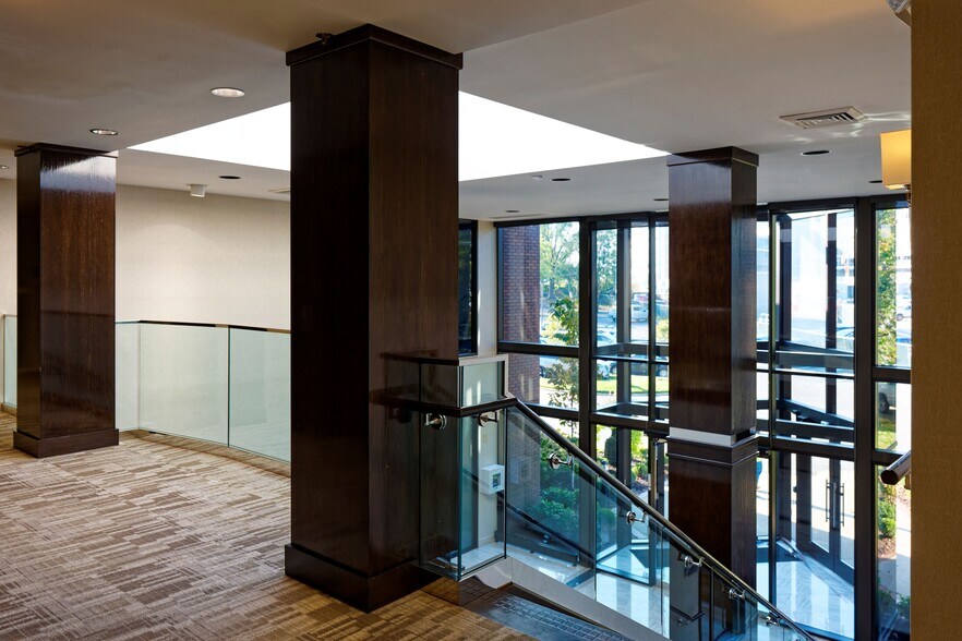 More Photos Of 4910 Brownsboro Rd, Louisville Office For Sale