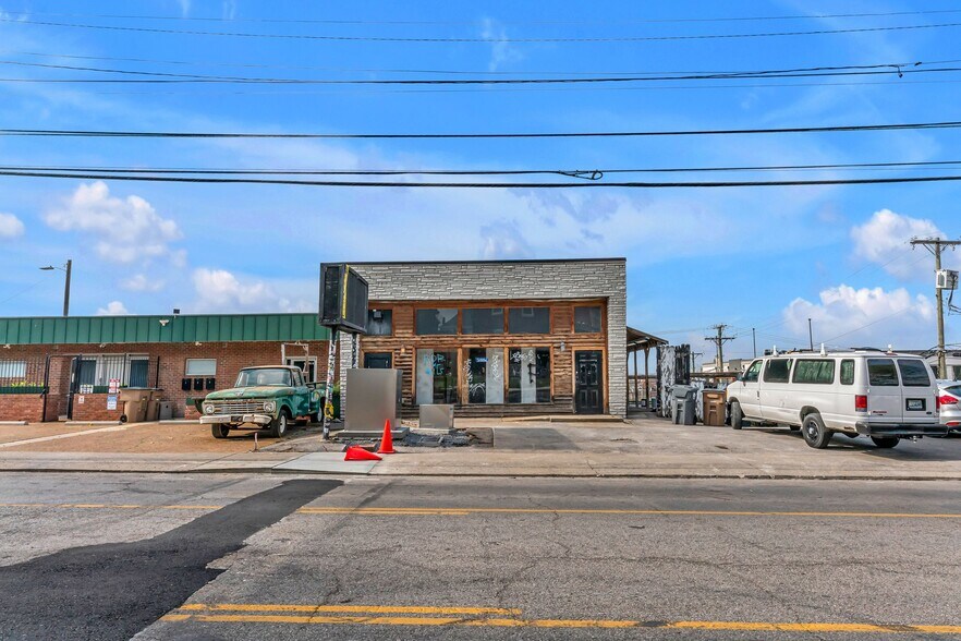 More Photos Of 823 Woodland St, Nashville Freestanding For Lease