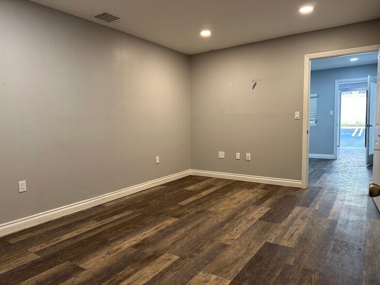 More Photos Of 9340 Corbin Ave, Northridge Warehouse For Lease