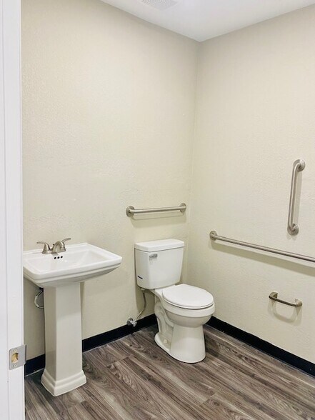 More Photos Of 440 E Southern Ave, Phoenix Medical For Lease