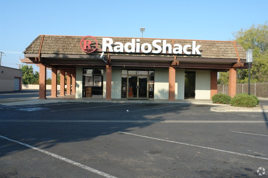 More Photos Of 1725 S Mooney Blvd, Visalia Freestanding For Lease