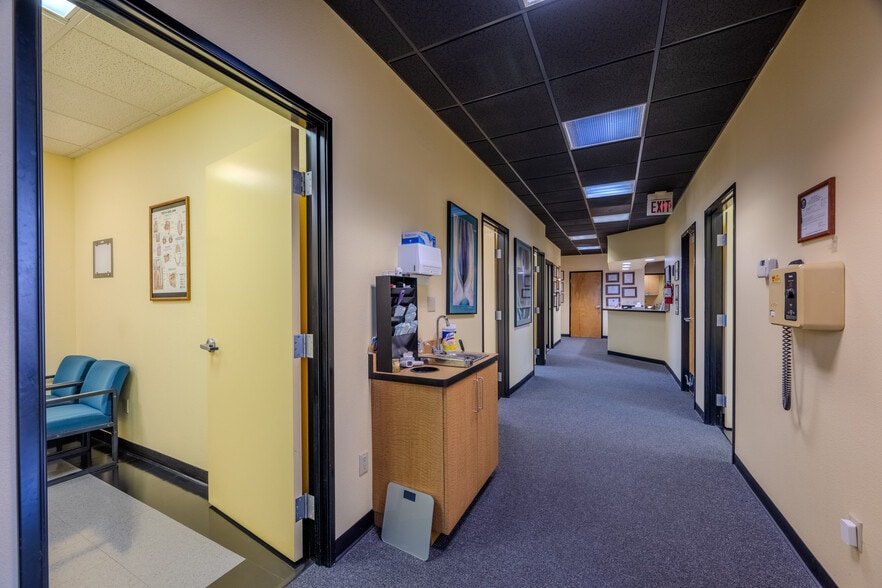 More Photos Of 1570 S Rainbow Blvd, Las Vegas Office For Lease