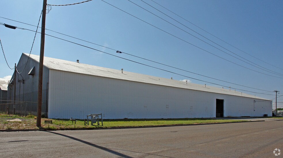 More Photos Of 1201 E 50th St, Lubbock Warehouse For Lease