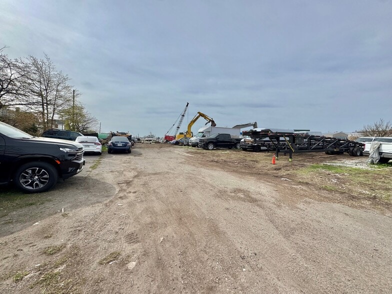 More Photos Of 25 Lacon Ct, Brooklyn Marina For Sale