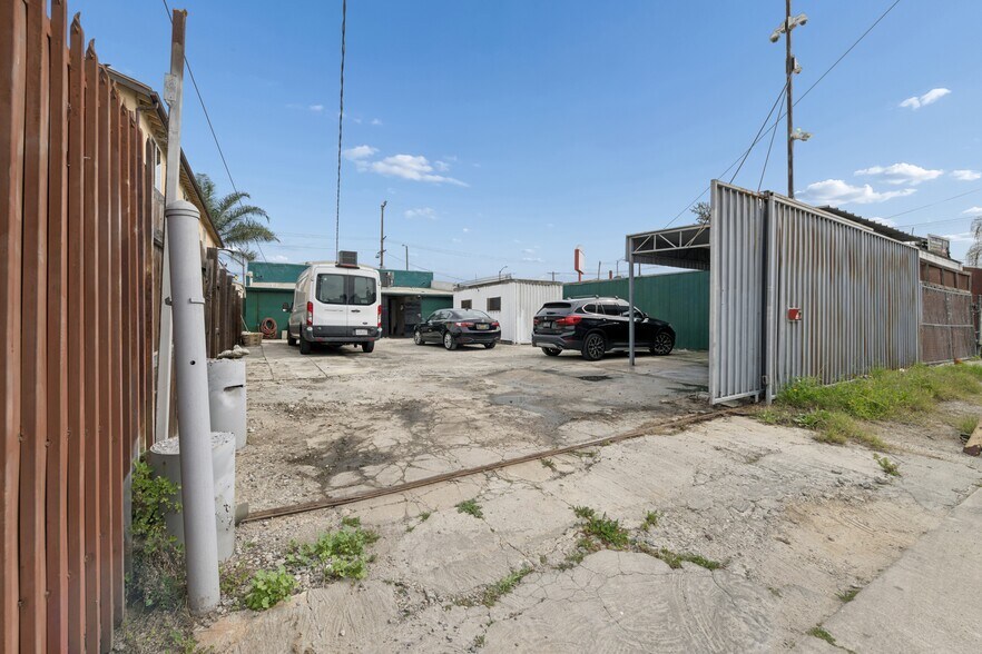 More Photos Of 6215 S San Pedro St, Los Angeles Mixed Retail For Sale