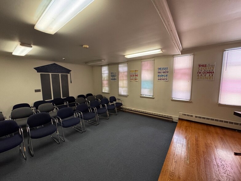 More Photos Of 518 Hegeman St, Schenectady Office For Sale