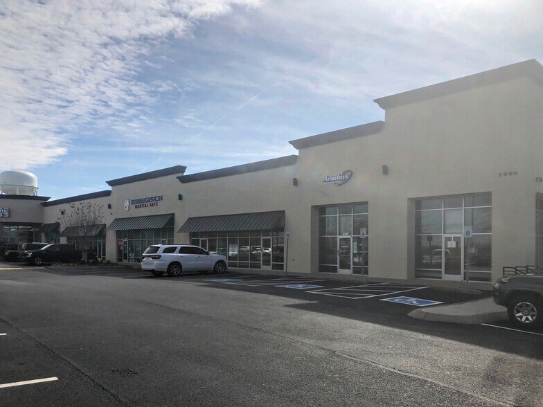 More Photos Of 2690 Madison St, Clarksville Storefront Retail Office For Lease