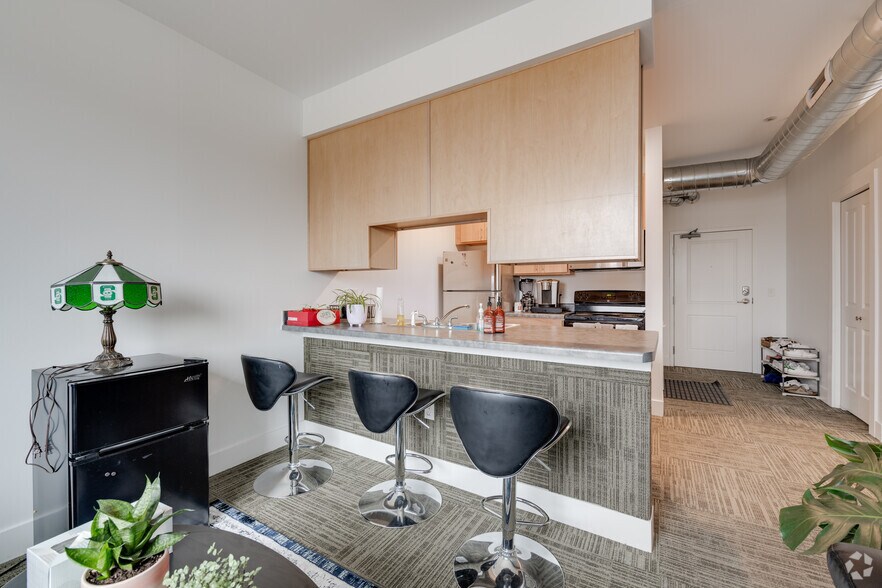 More Photos Of 565 E Grand River Ave, East Lansing Apartments For Lease