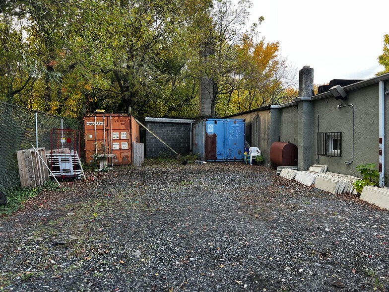 More Photos Of 2712 Sparrows Point Rd, Baltimore Light Manufacturing For Sale