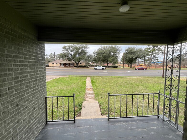 More Photos Of 404 N Henderson Blvd, Kilgore Office For Lease