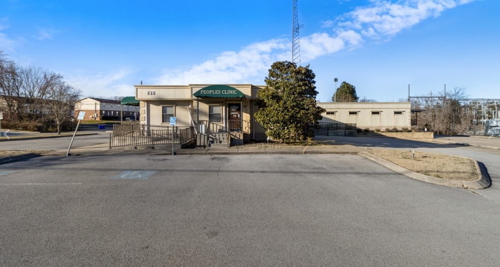 More Photos Of 305 Dover Rd, Clarksville Medical For Lease